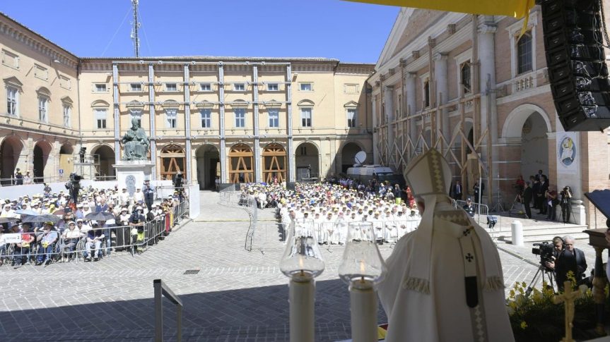 Kerendahan Hati Memeluk Salib Menghantar&nbsp;Kekudusan